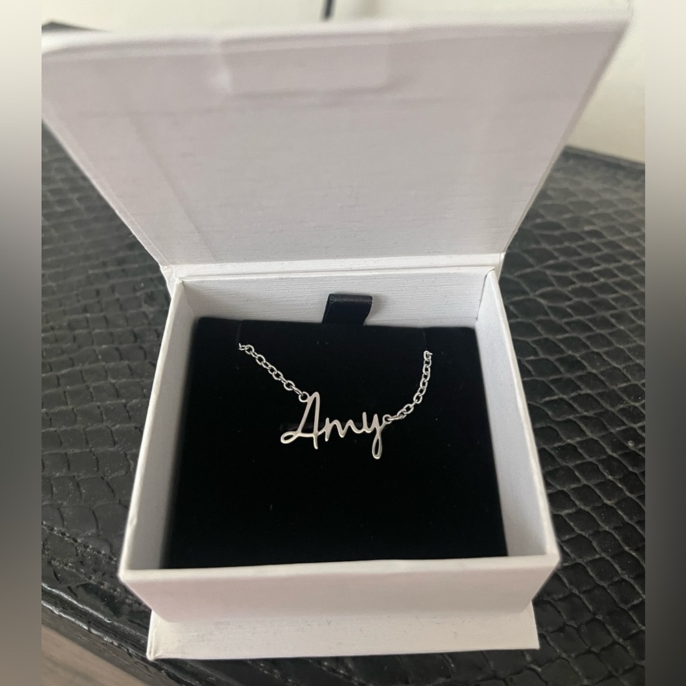 Mint & Lily “Amy” Name Necklace